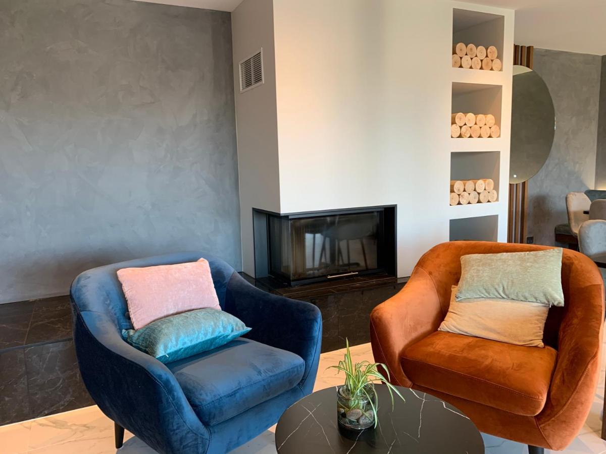 Galaxy Boutique Hotel Lake Tekapo Buitenkant foto The interior of the lounge