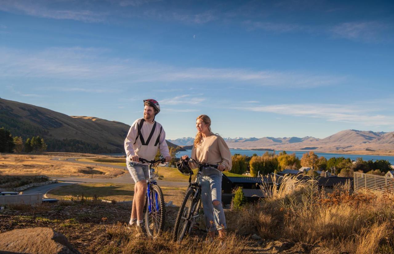 Galaxy Boutique Hotel Lake Tekapo Buitenkant foto Biking at the lake
